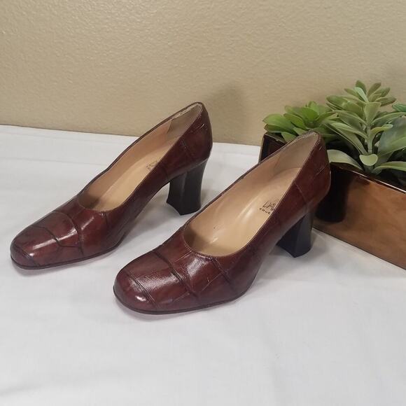 Joan & David Brown Pumps Size 6.5 Embossed Leather Round Toe Block Heel Padded - Picture 11 of 12